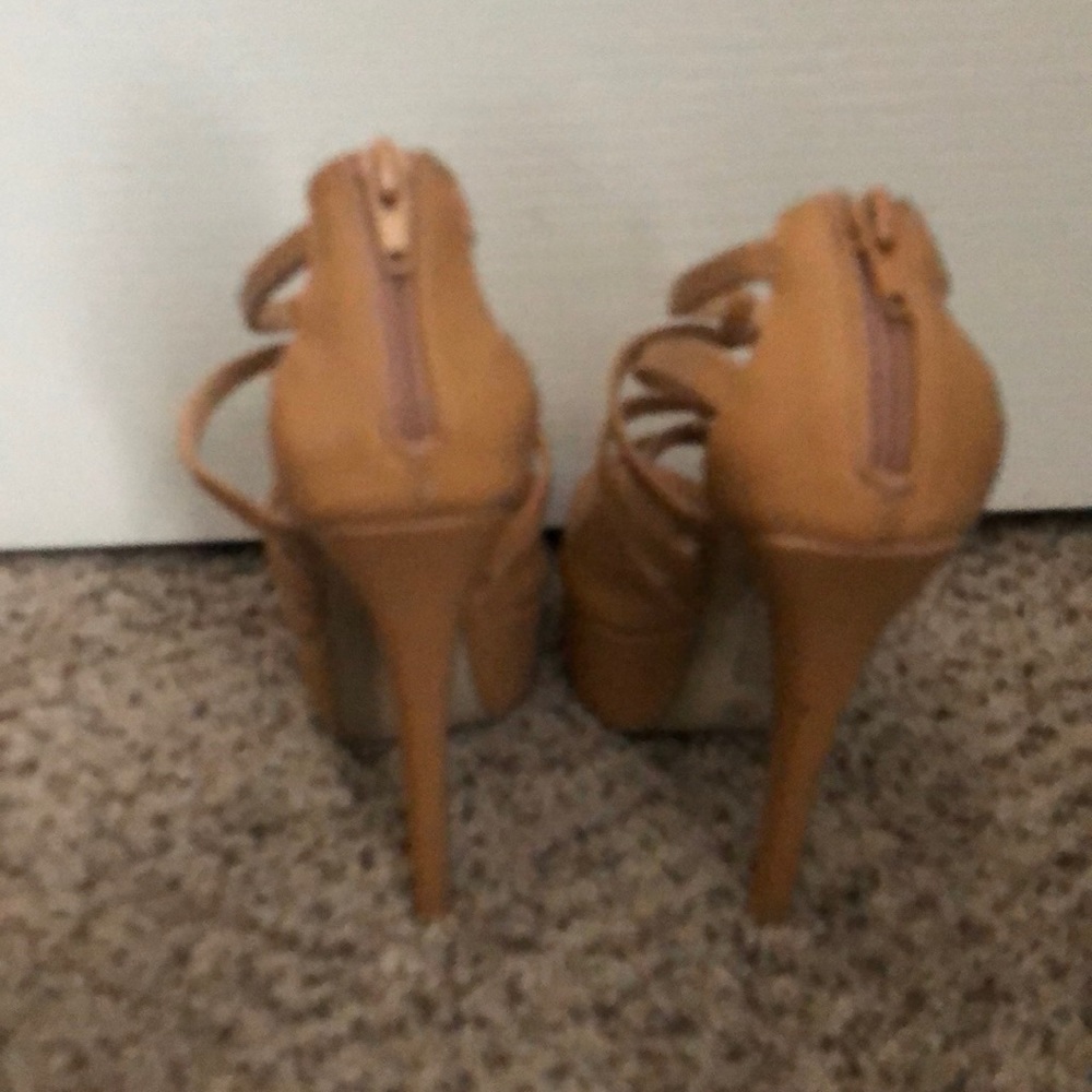 Shoe - Picture 3 of 4